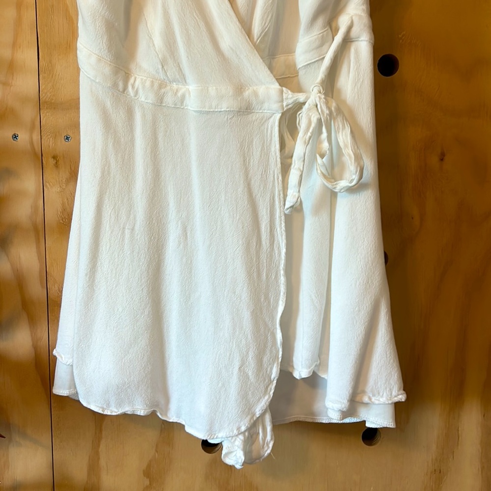 Like New Lulus White Romper Size M - Picture 3 of 5